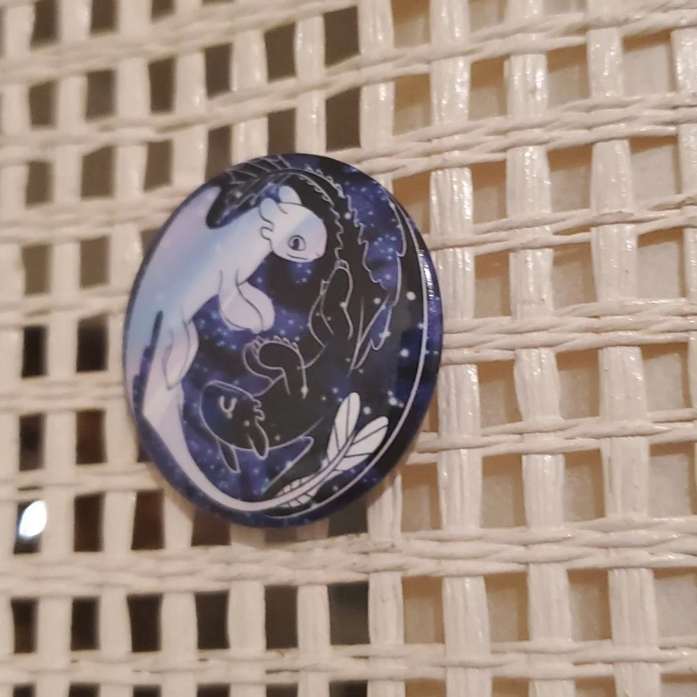 Toothless To Train A Dragon Button 1 in. Bookbag Accessories - Picture 2 of 4